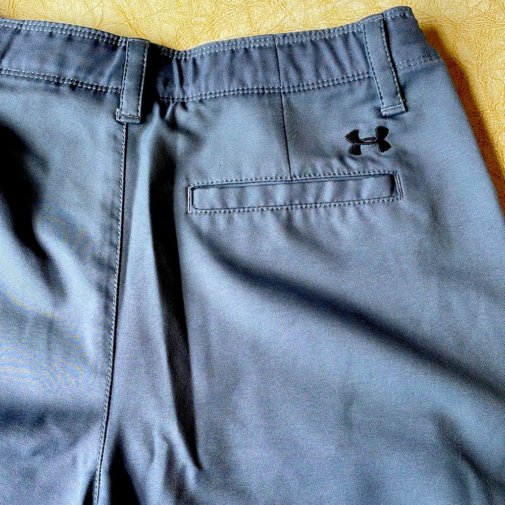 Under Armour boys golf shorts Large L